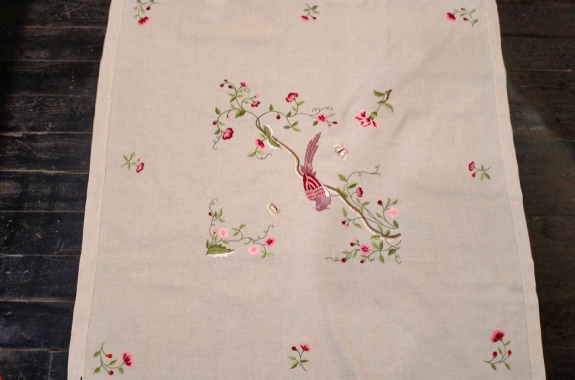 Square table cloth - Phoenix embroidery(size 90 cm)